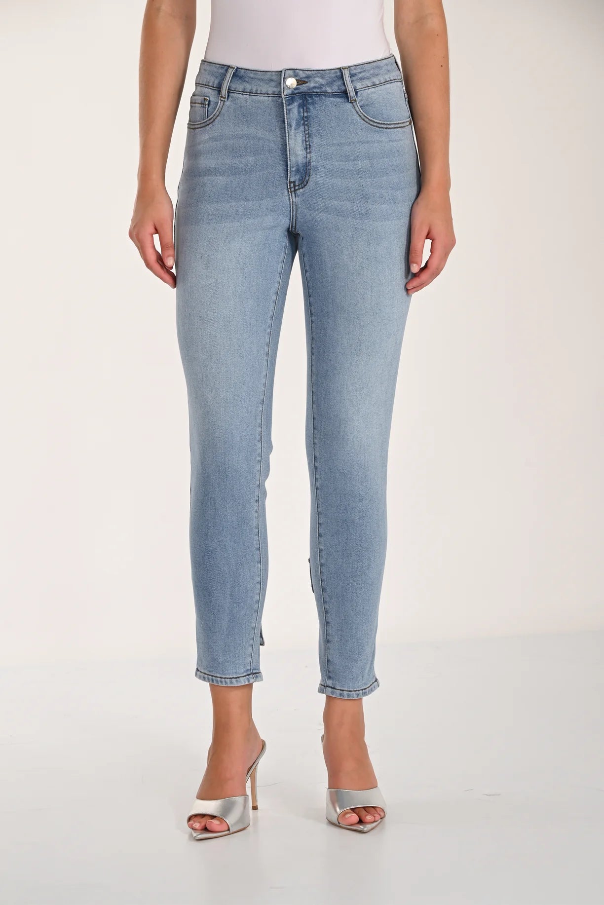 Light wash cropped with bling bow 2616235