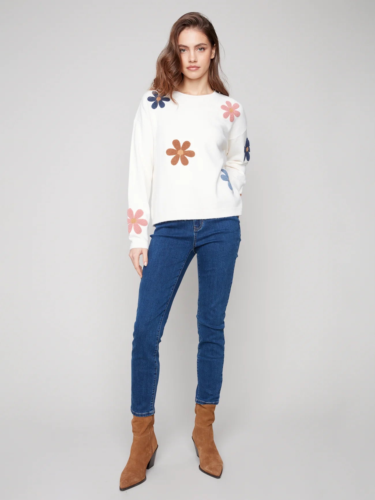 Knit Sweater with embroidered flowers C2829
