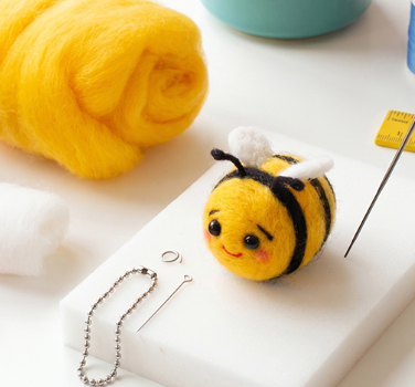 Bumble Bee felting kit