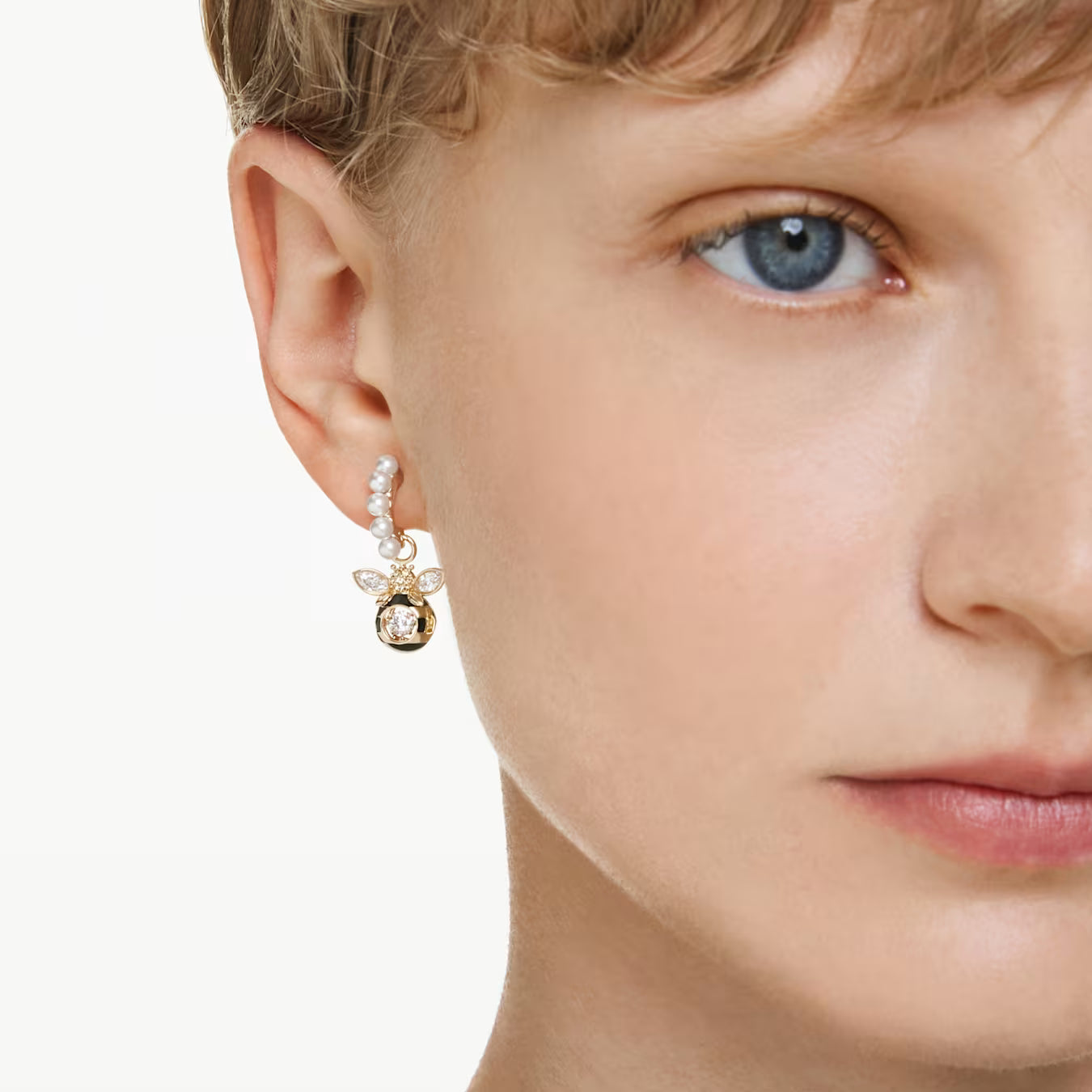 Idyllia drop earrings Crystal pearl, Mixed cuts, Bee, Multicoloured, 18k gold finish 5742678