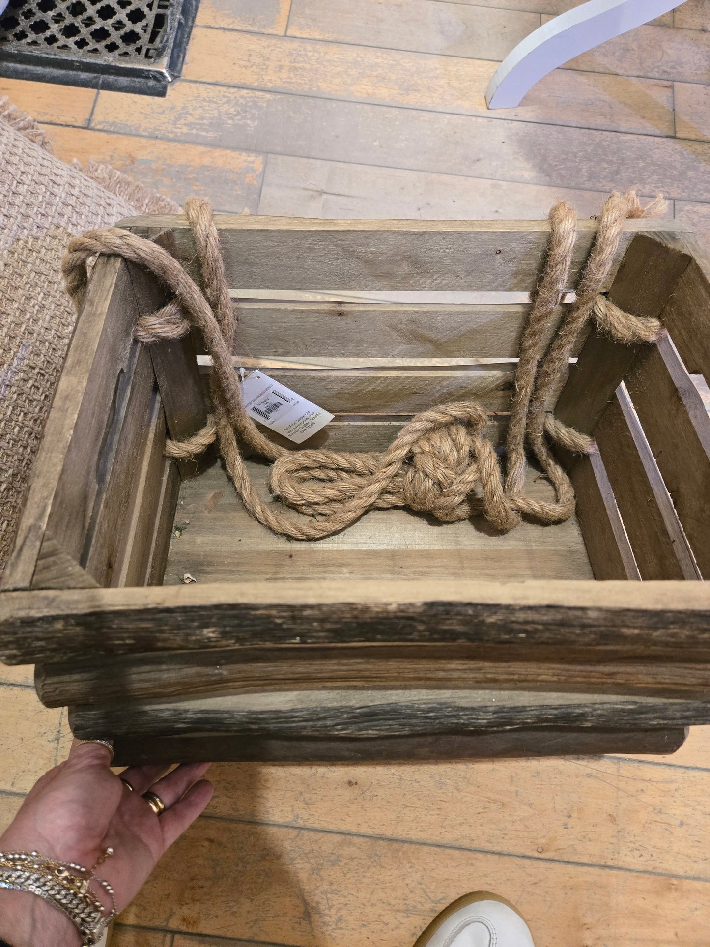 Hanging Crate M